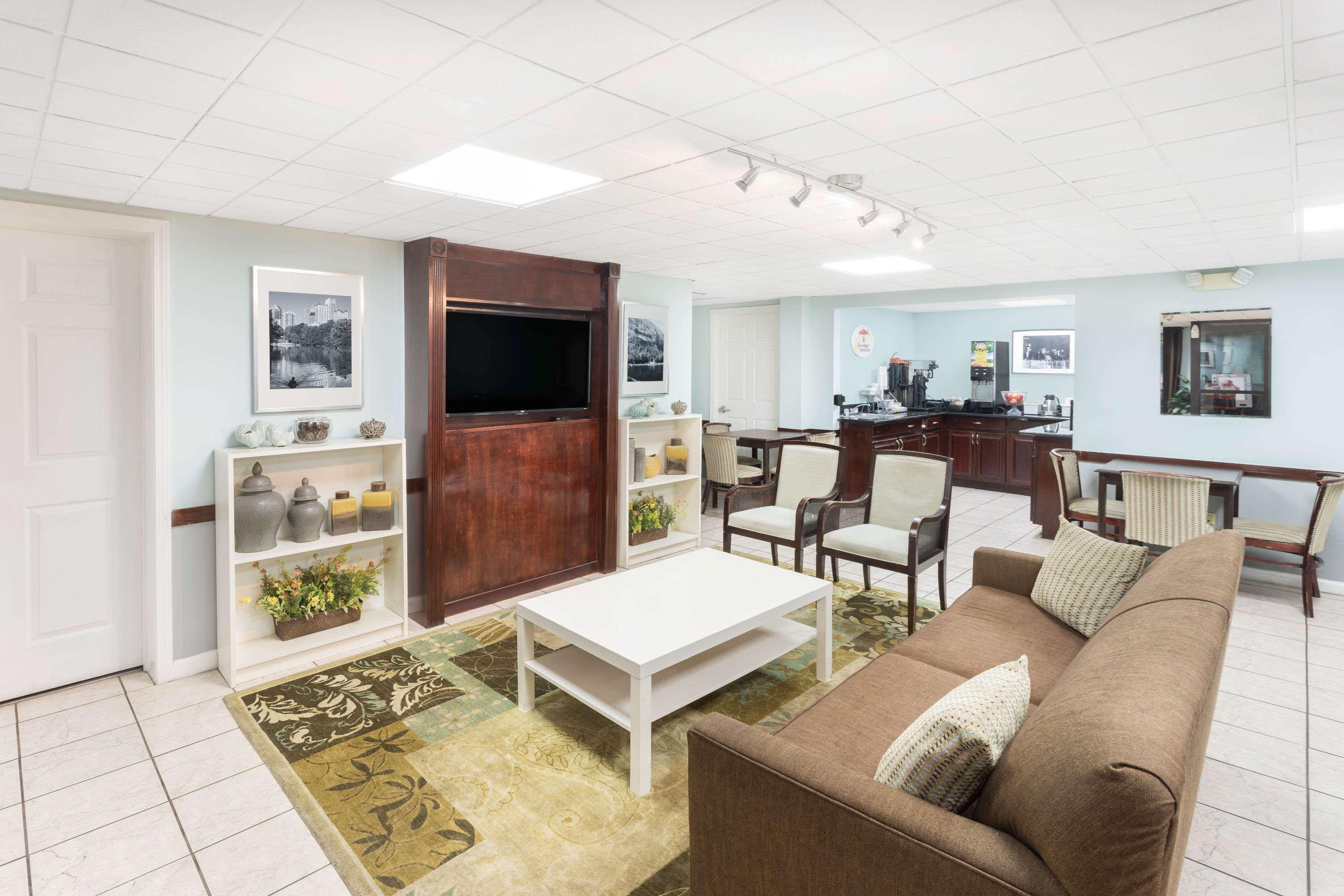 Super 8 By Wyndham Decatur/Lithonia/Atl Area Exterior foto